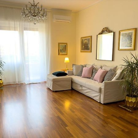 Elegant Apartment In City Center Cagliari Exterior photo
