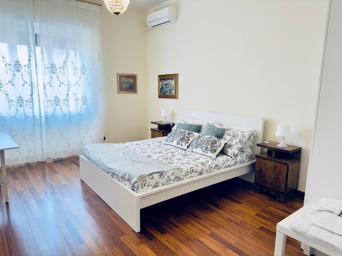 Elegant Apartment In City Center Cagliari Exterior photo